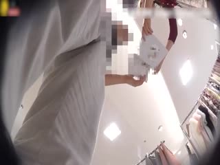 【抄底】偷拍店员小妹性感的裙底风光