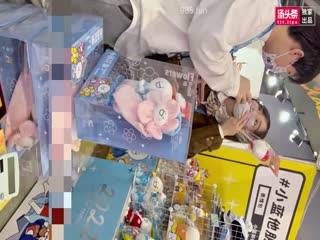 【精品偷拍】制服JK学生妹展会做兼职粉色蕾丝内内发现镜头